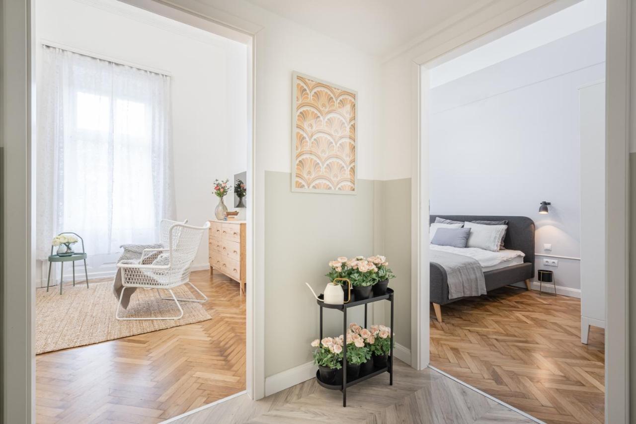Atmos Glare Apartment Budapeste Exterior foto